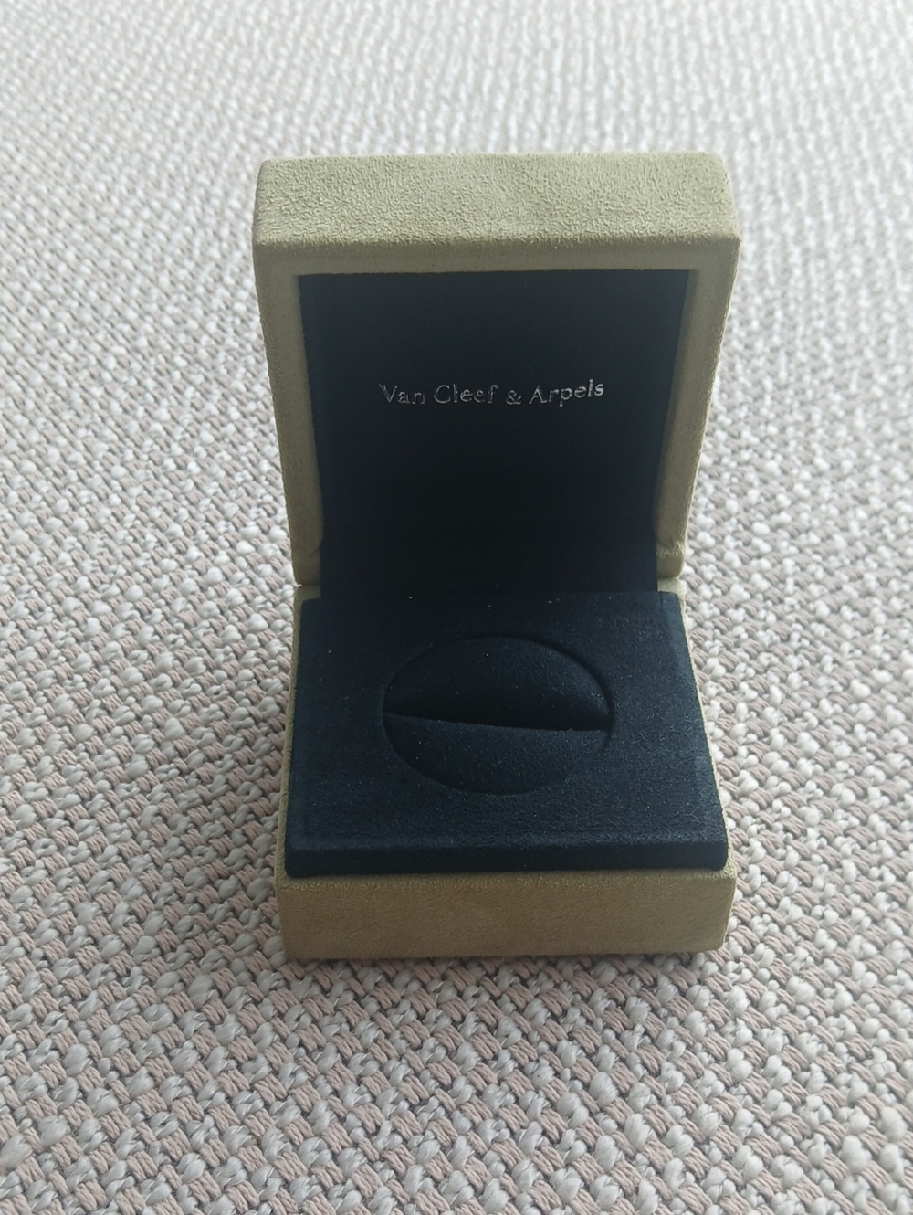 Van Cleef & Arpels Olive Green and Black Velvet Ring Box